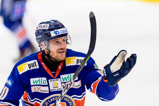 Växjös Erik Josefsson jublar