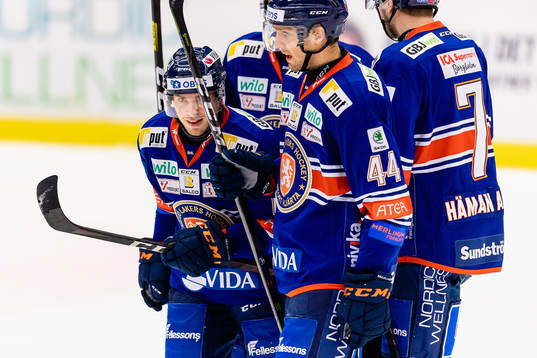 Växjös Emil Forslund jublar
