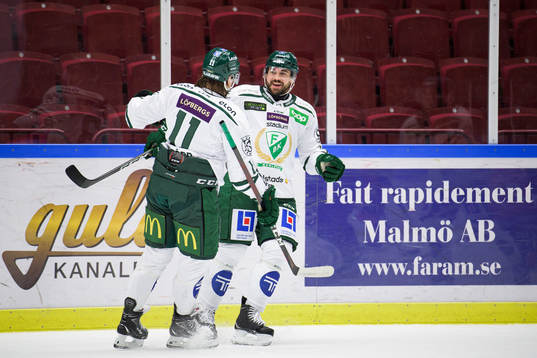 Färjestads Jens Westin och Joakim Nygård jublar