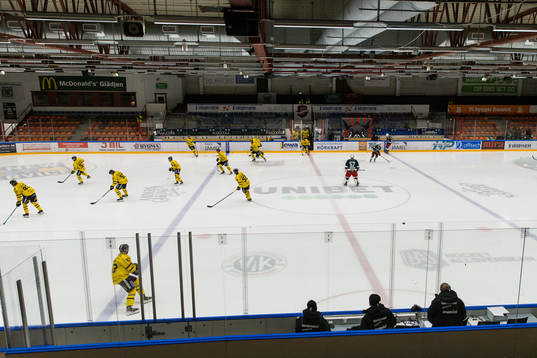 Västerås och Väsbys spelare värmer upp