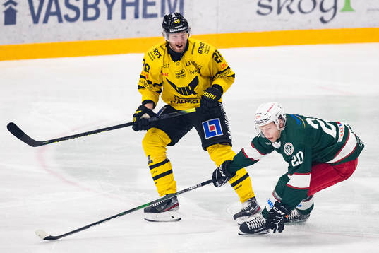 Västerås Lukas Zetterberg och Väsbys Jesper Kemi