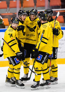 Västerås Sebastian Benker (m) jublar