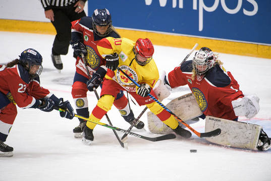 Smålands Sofie Claesson oroar framför Stockholms Felicia