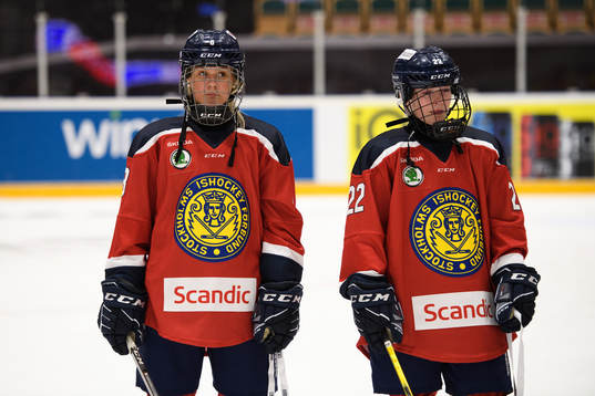 Stockholms Jessica Karlsson och Saga Wengborn delar