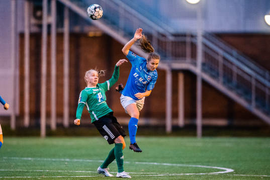 Adele Torvik of Fløya and Kamilla Børve Nygård of Grei