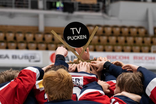 Stockholm Nord lyfter pokalen