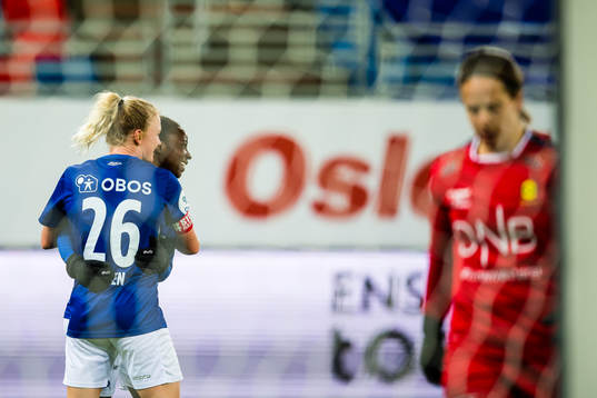 Ajara Nchout Njoya of Vålerenga celebrates