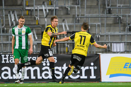 Häckens Alexander Söderlund och Viktor Lundberg jublar