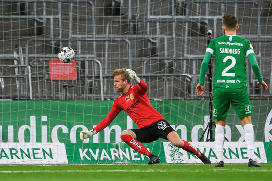 Hammarbys målvakt David Ousted vid Häckens 0-1 mål