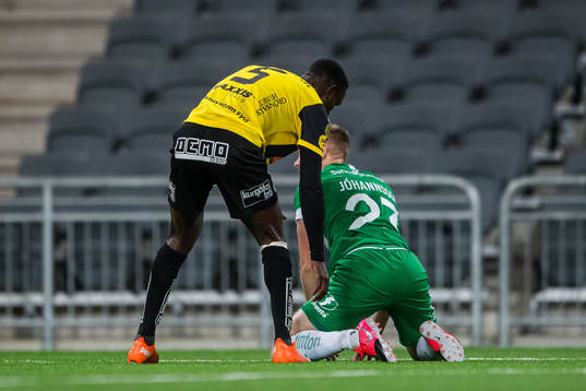 Häckens Godswill Ekpolo och Hammarbys Aron Johansson
