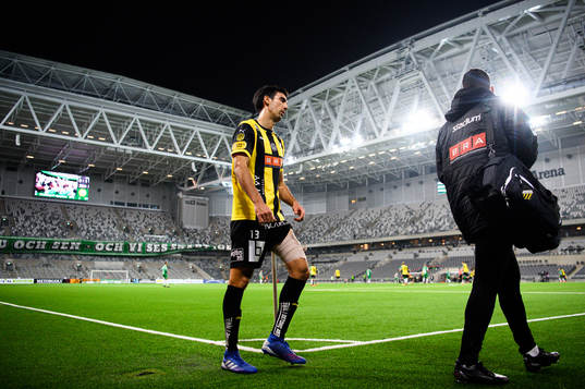 Häckens Nikola Gulan lämnar planen