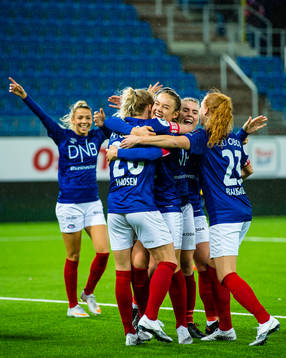 Dejana Stefanovic of Vålerenga celebrates