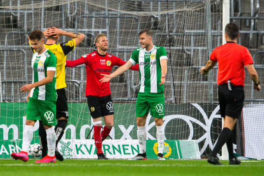 Hammarbys målvakt David Ousted reagerar