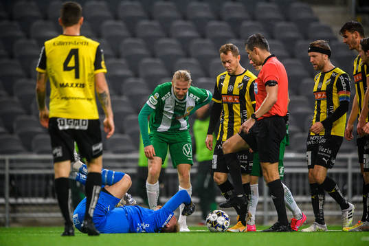 Häckens målvakt Pontus Dahlberg och Hammarbys Gustav