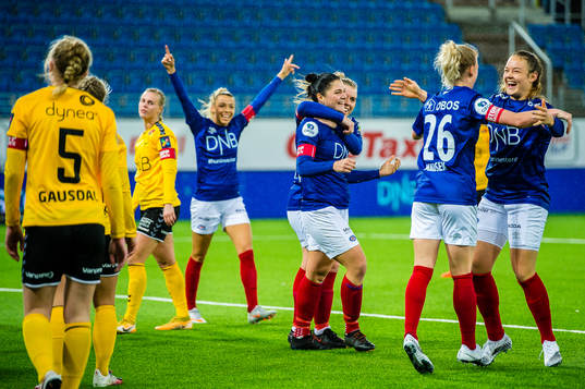 Dejana Stefanovic of Vålerenga celebrates