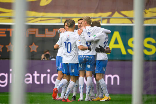 IFK Norrköpings spelare jublar med Sead Haksabanovic