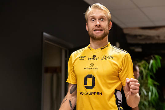 Elfsborgs Johan Larsson jublar