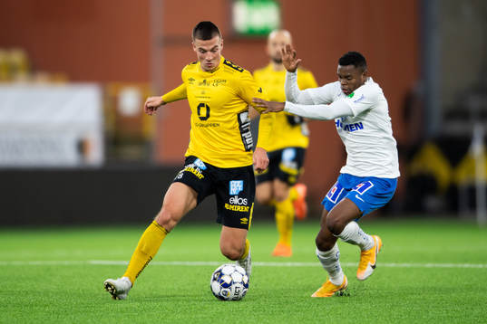 Elfsborgs Simon Olsson och IFK Norrköpings Abdulrazaq Ishaq