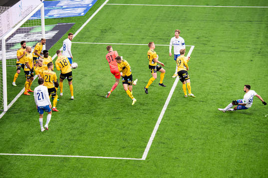 IFK Norrköpings Sead Haksabanovic skjuter 1-0 på frispark