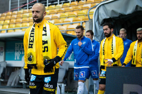 Elfsborgs Robert Gojani kommer in till match med Klas