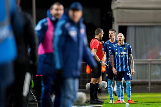 Djurgårdens Magnus Eriksson och Haris Radetinac reagerar