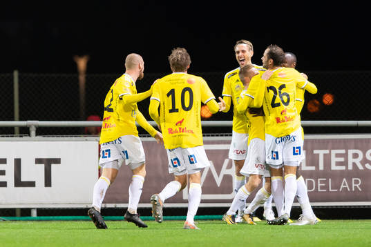 Falkenbergs spelare jublar