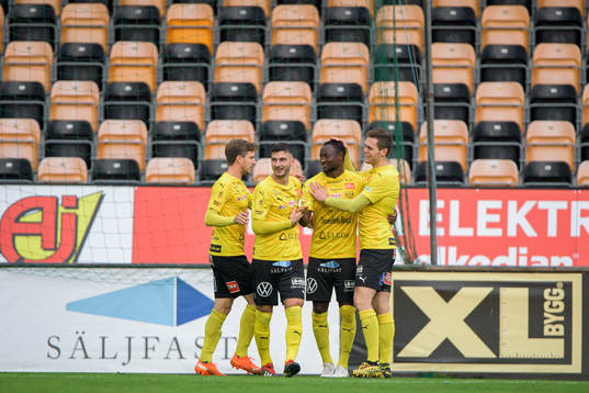 Mjällbys Moses Ogbu jublar