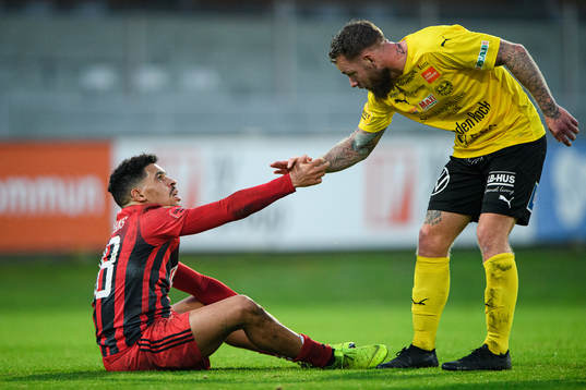 Östersunds Marco Weymans och Mjällbys Martin Spelmann