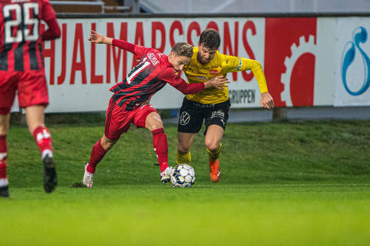 Östersunds Henrik Bellman  och Mjällbys Joel Nilsson