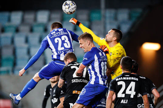 IFK Göteborg Emil Holm och Tobias Sana oroar framför