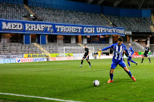 IFK Göteborg Alexander Jallow framför tomma läktare