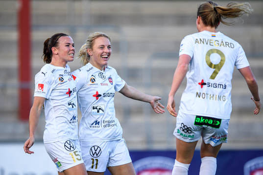 Rosengårds Jessica Samuelsson och Mimmi Larsson jublar med