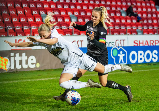 Göteborgs Rebecka Blomqvist och Växjös Emmi Alanen