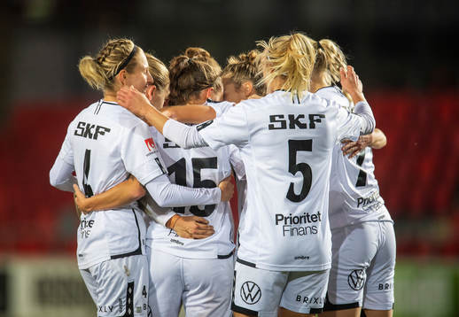 Göteborgs Julia Zigiotti Olme jublar med lagkamrater