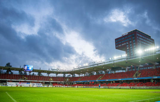 Spelet pågår på Visma Arena