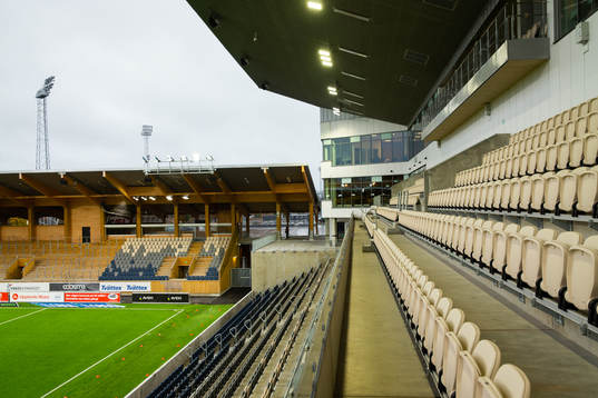 Tomma läktare på Studenternas