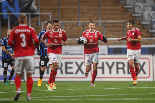 Kalmars Piotr Johansson jublar