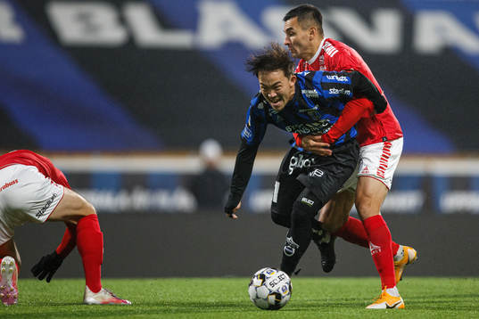 Sirius Yukiya Sugita och Kalmars Emin Nouri