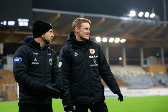 Sirius tränare Henrik Rydström och Kalmars assisterande