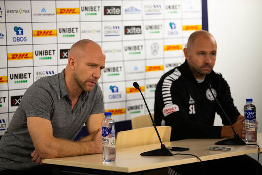Sirius tränare Henrik Rydström och Kalmars assisterande
