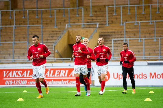 Spelare i Kalmar värmer upp
