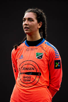 Goalkeeper Karolina Dabrowska Westbyn of Hønefoss