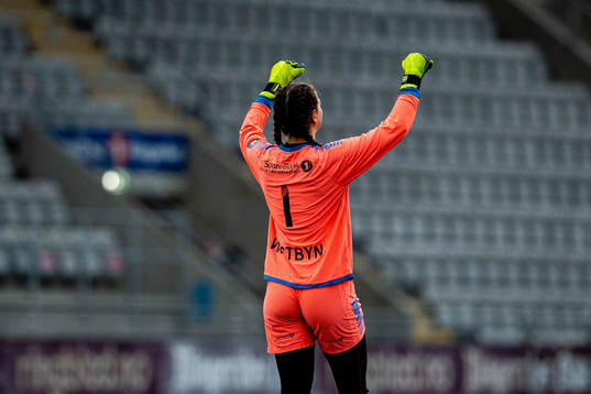 Goalkeeper Karolina Dabrowska Westbyn of Hønefoss
