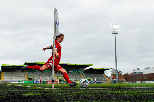 Ida Marie Fikseth Fossem of Medkila takes a corner kick
