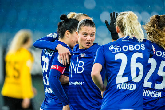 Sherida Spitse of Vålerenga celebrates