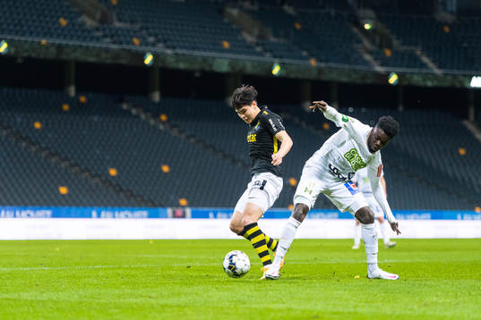 s Eric Kahl och Varbergs Gideon Mensah