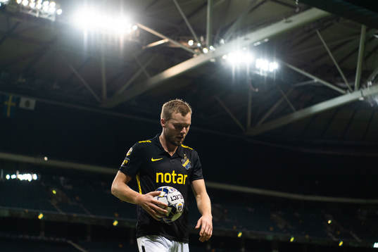 s Sebastian Larsson
