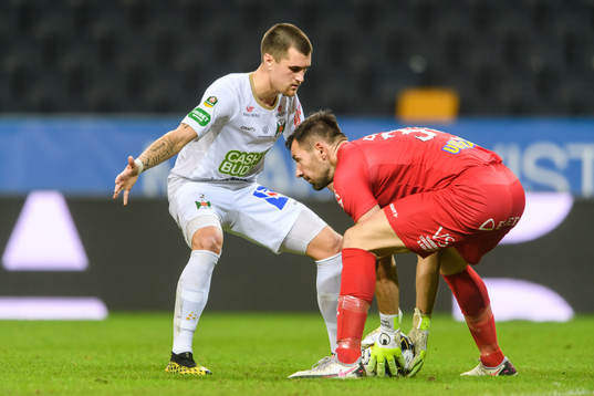 Varbergs Jon Birkfeldt och målvakt Stojan Lukic