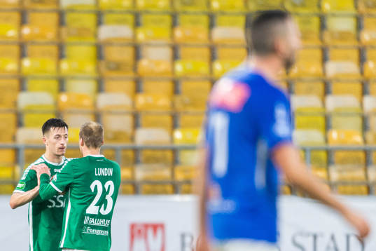 Brages Leonard Pllana jublar med Oscar Lundin