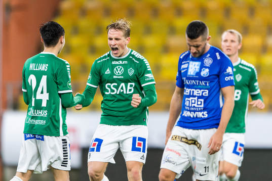 Brages Douglas Karlberg jublar
